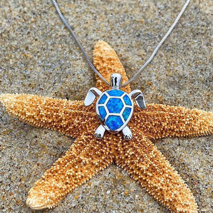 Sjöturtlesmyckeset med halsband och örhängen i opal och silver