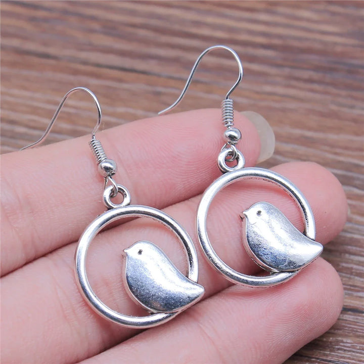 Vintage fågel charm droppörhängen – handgjorda boho-smycken