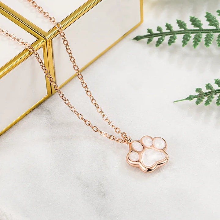 Halsband med tasshänge