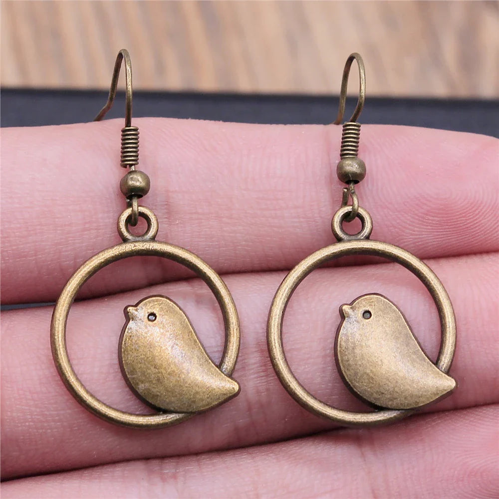 Vintage fågel charm droppörhängen – handgjorda boho-smycken