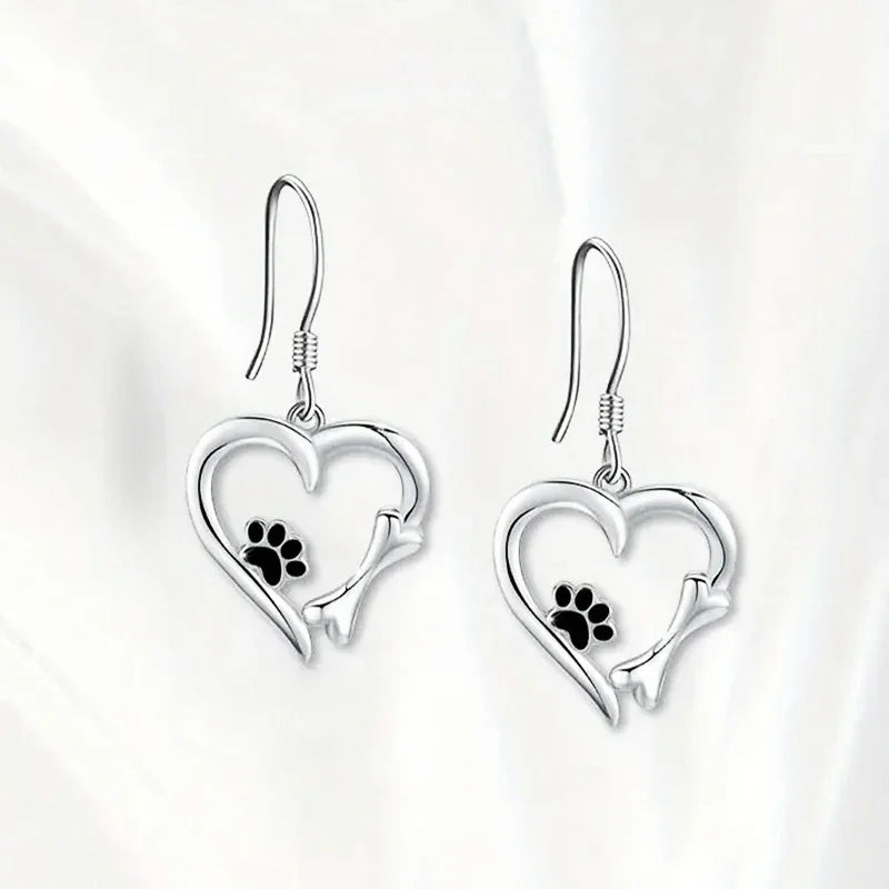 Silver Drop-örhängen med hjärta- och tassdesign