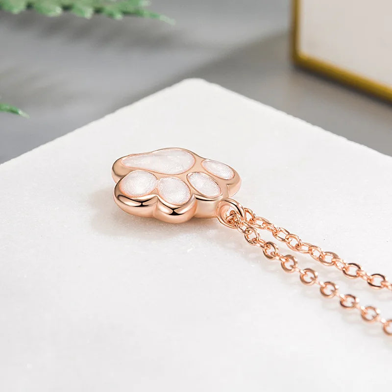 Halsband med tasshänge