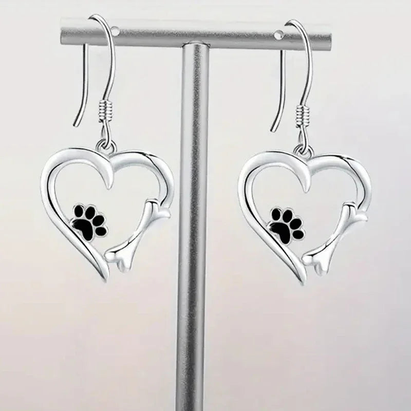 Silver Drop-örhängen med hjärta- och tassdesign