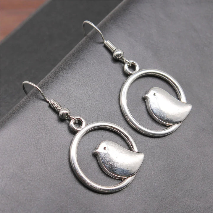 Vintage fågel charm droppörhängen – handgjorda boho-smycken